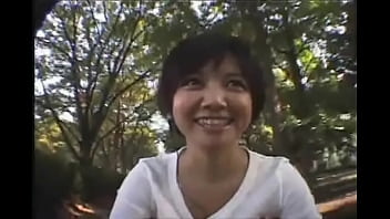 アジアの女性は自転車からオーガズムを取得します。