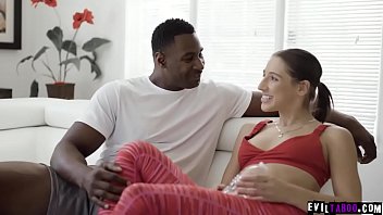 ティーンストーカーのアベラデンジャーは、彼女の熱い黒檀の隣人ジャックススレイハーに夢中です。彼女は彼を彼女の家に招待し、彼女の猫をファックするためだけに彼を誘惑します。