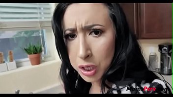 あなたがやろうとしているのは - あなたのコックをstepMOMの中に入れてください！