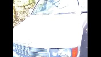 ハングした彼氏は、複数のポーズで彼のかわい子ちゃんを喜ばせます