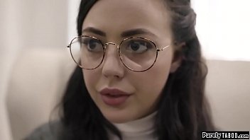 処女は助けを求めてソーシャルワーカーを吸い取る