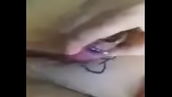 猫で遊んでいるお父さんが行方不明の熟女