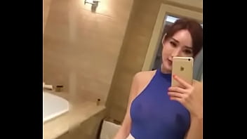 セクシーなホットな中国人モデル、アリス・チョウのミラーコンピレーション。
