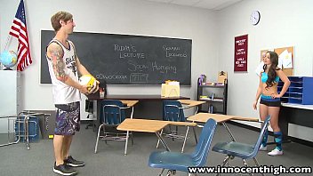 InnocentHighはつらつとしたおっぱい入れ墨バレーボールアスリート教室めちゃくちゃ