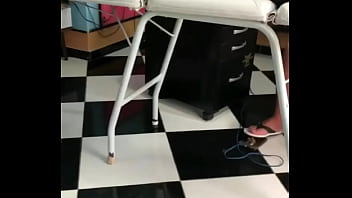 オーガスタを与えるために入れ墨をしている貪欲なぽっちゃり。