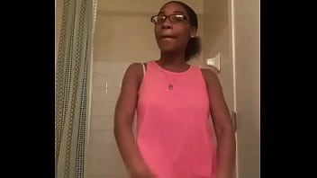 眼鏡をかけたセクシーな女の子