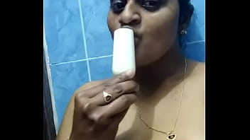 BFのための南インドのクソ猫