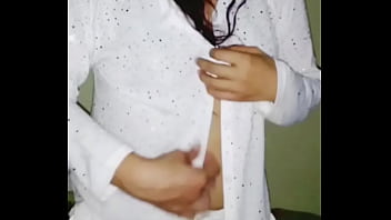 あなたの美しいおっぱいを自慢して見せてください