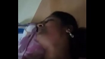 インドのおばさんのクソは、剃った脇の下をきれいにしました