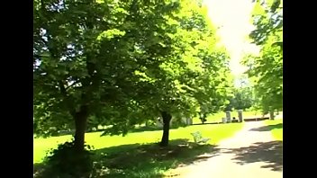 野心的なかろうじて合法的なジーナが世界を支配する