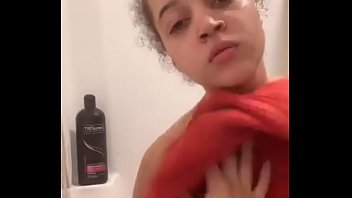 レッドボーンライトスキン巨乳巨乳ピアス潜望鏡自撮りシャワー