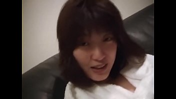 ピアスマンコを弾く日本人の女の子チョコレート