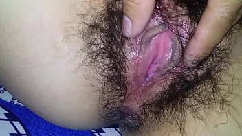 ピンクのおまんこを持つ女の子はとてもおいしいです