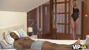 VIP4K。レースの下着のカリーナグランドは黒人の見知らぬ人に恋をします