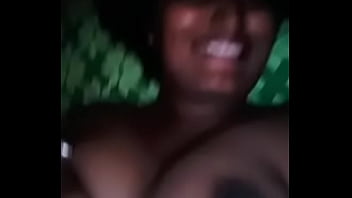 ビデオセックスのためのおっぱいを見せているSwathinaiduはwhatsappに来ます私の番号は7330923912です