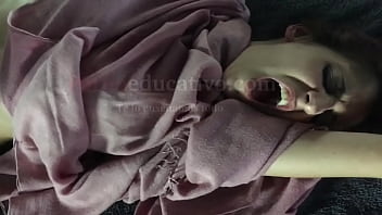 膣前壁にある女の子のGスポットを刺激して潮吹きにつながる性感マッサージの例