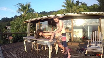島のプタリア-ビーチでのフェラ、海と2つの射精を眺めながらのセックス-ドレッドホット