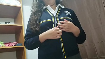 今日の生徒は一年を過ごすために教師とセックスします