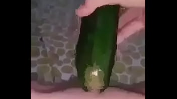 きゅうりを使った熱いオナニー