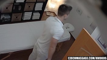 思いがけないおっぱいとマンコマッサージ