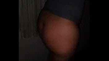 私の継母は強迫性障害のためにパンツレスで運動します