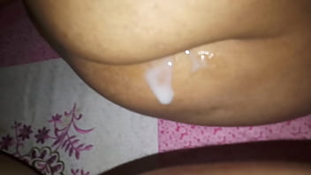 私の上司は彼の小さな太った雄鶏と巨乳の妻の巨大なお尻をクソ