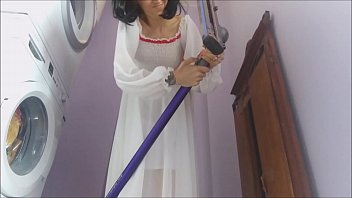 シャンタルおばさんはいい主婦ですが、掃除機を使いすぎることもあります