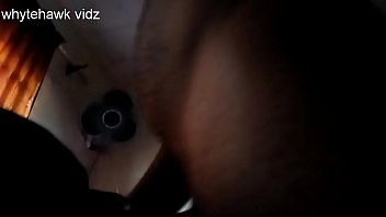 ホワイトホーク：sからの急ごしらえの不気味な黒檀の頭。兄の妻