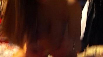 巨乳のかわいいブロンドのティーン