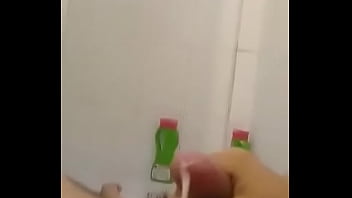 シャワーを浴びる前に自分で中出し