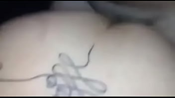 私のガールフレンドは彼女の友人とセックスしています