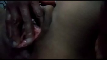 インド人は自慰行為をし、濡れてしまう
