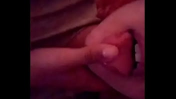 Garota indiana brincando com seu namorado