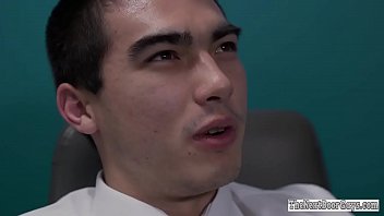 破れたスタッドお尻丸いゲイのお尻