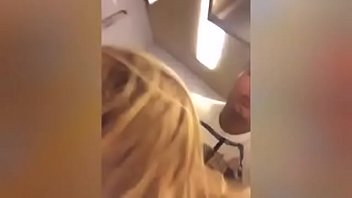 かわいい娼婦は彼氏と猫になり、大きなペニスを取得します