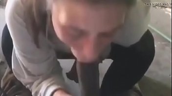 会った直後に痴女が僕のチンポをしゃぶって飲み込む