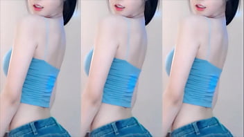 中国の女の子挑発的なダンスはあなたを熱くします