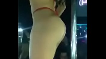 なんて美しい女性でしょう