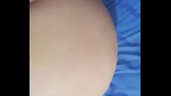 私のナルゴナのいとこは、彼女がペニスを欲しがっているビデオを送ってくれます