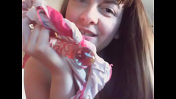 あなたのお母さんのその大きな売春婦のためのエキサイティングなウェットオーガズムが来て、彼女をスパイします