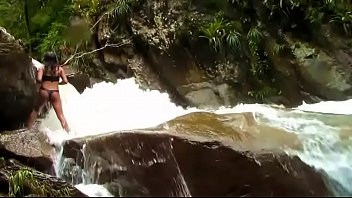 水が私の小さな殻を愛撫するのが大好きです
