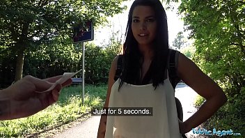 パブリックエージェントのクロエ・ラムールは、彼女の大きなおっぱいを現金で手に入れます