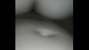 ワタルコのバレルを離れる人妻私は彼女を私の家に連れて行きました、そして私たちは少し酔っていました、彼女の夫は彼女を喜ばせません