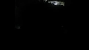 私の親友は仕事の前に私をかみ砕く