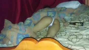 私は彼に壊れたお尻で目を覚ますのを好む。