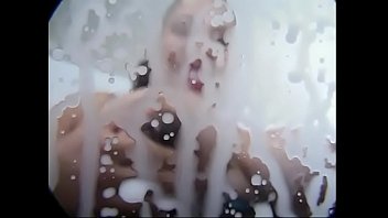 黒のスタッドは、彼のハードドンに乗った後、授乳中のよく詰められた日焼けした湯たんぽホリーの特別な高タンパク食をお勧めします