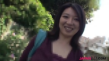 毛むくじゃらの日本人熟女田尻奈穂が激しく犯された