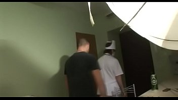 セックスをしているセクシーな法定年齢のティーンエイジャー