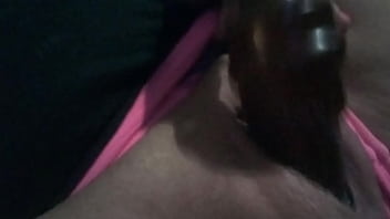彼女が絶頂するまで自分自身をいじるぽっちゃり。