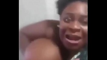 彼女の巨乳を見せびらかしたくないすべてのジョジョ